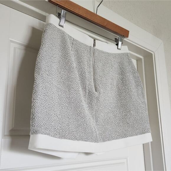 Banana Republic Asymmetric Dressy Gray/White Square Textured Mini Skirt - Size 2 - Picture 3 of 7